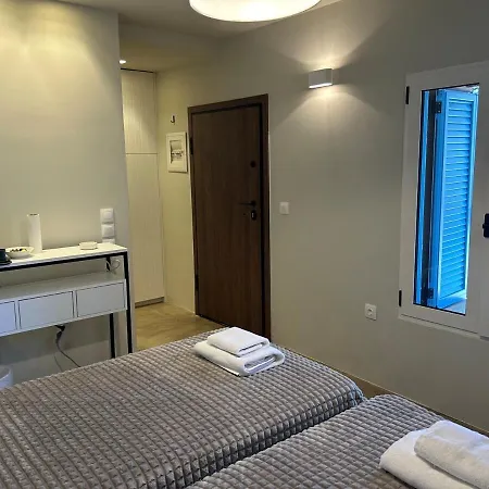 Stone Across Eiffel's Tower - Filiatro 2 Filiatrá