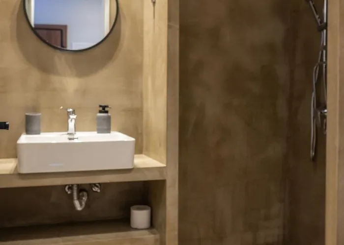 Дом отдыха Stone Across Eiffel's Tower - Filiatro 2 *