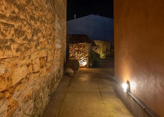 Stone Across Eiffel's Tower - Filiatro 2 Casa de Férias