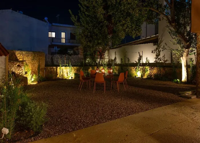 Stone Across Eiffel's Tower - Filiatro 2 Дом отдыха *